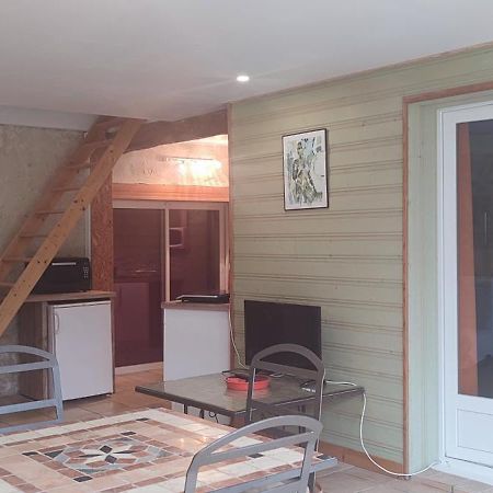 Gite Cosy, Sur Jardin, Terrasse Privee, Parking Au Calme En Rdc Gémozac Екстериор снимка