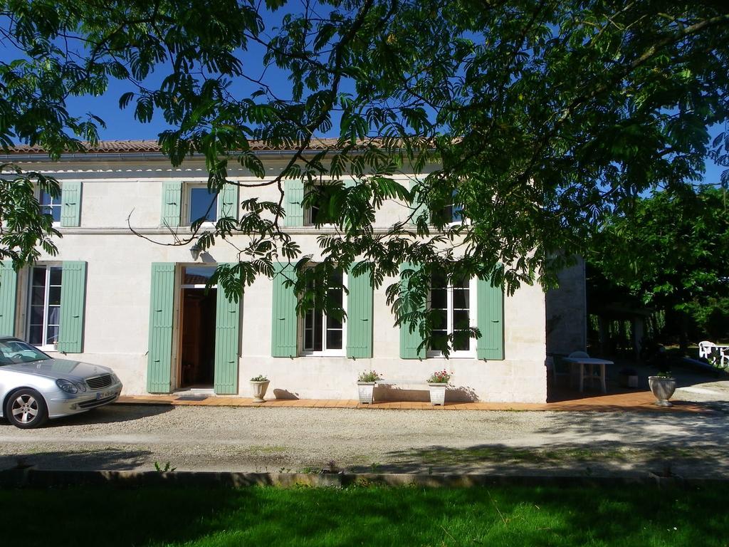 Gite Cosy, Sur Jardin, Terrasse Privee, Parking Au Calme En Rdc Gémozac Екстериор снимка