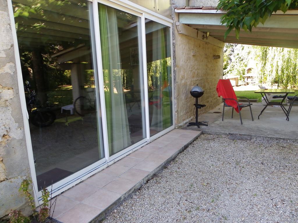 Gite Cosy, Sur Jardin, Terrasse Privee, Parking Au Calme En Rdc Gémozac Екстериор снимка