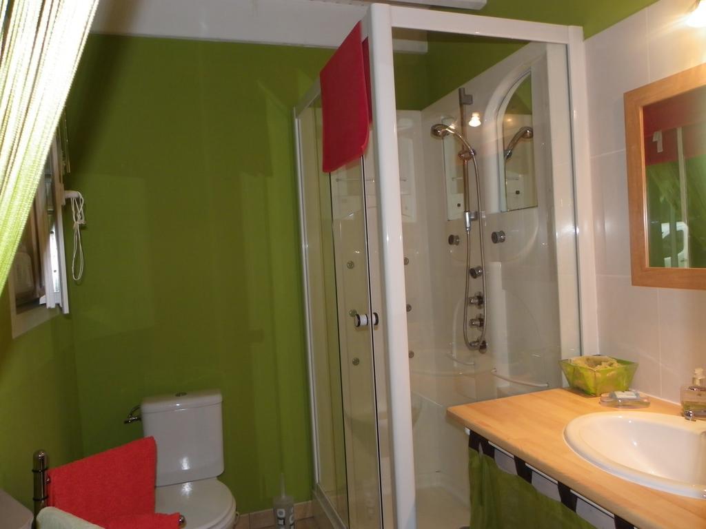 Gite Cosy, Sur Jardin, Terrasse Privee, Parking Au Calme En Rdc Gémozac Екстериор снимка