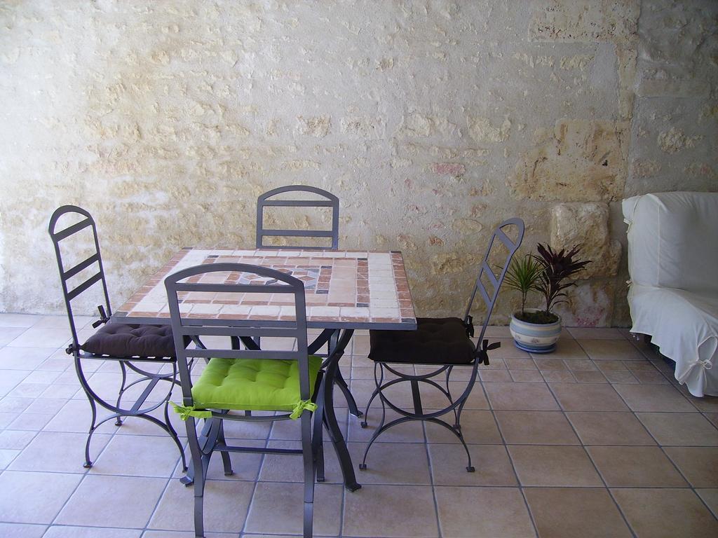 Gite Cosy, Sur Jardin, Terrasse Privee, Parking Au Calme En Rdc Gémozac Екстериор снимка